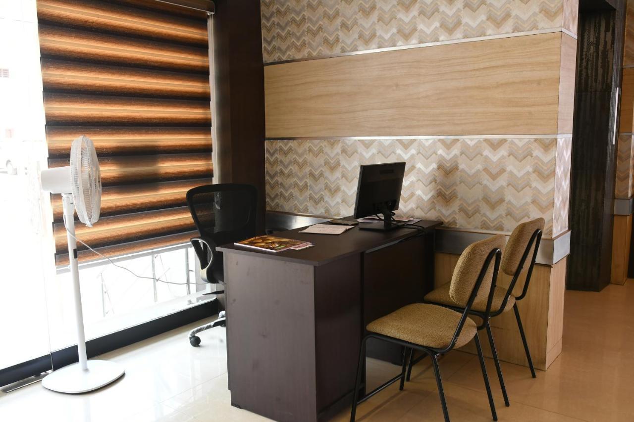 ホテル Advaitha Residency マイソール エクステリア 写真