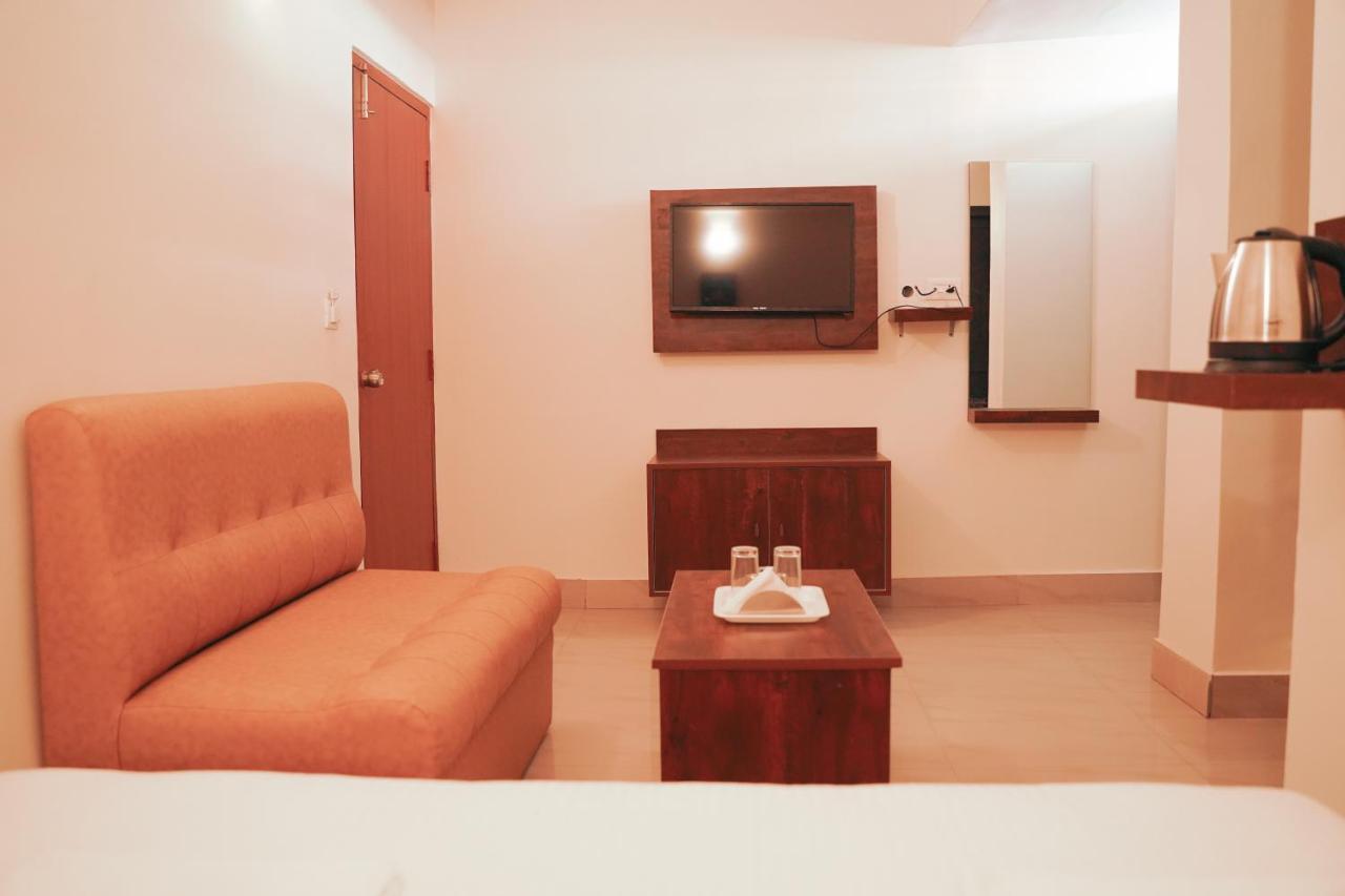 ホテル Advaitha Residency マイソール エクステリア 写真